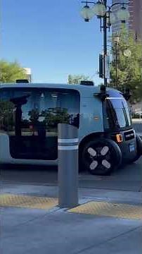 NO Driver, NO Steering Wheel! Inside Vegas's FREE Robotaxi Ride 🤖 (ZOOX)