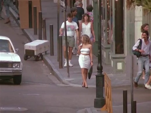 Top Model 1990: A Glimpse of Beauty on the Beach