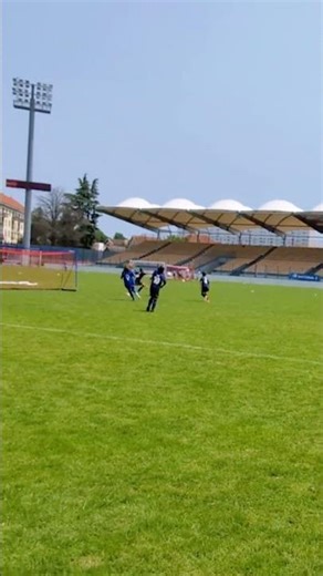 U9 : deux actions, une reprise puis récupération et but ⚽😊 suite