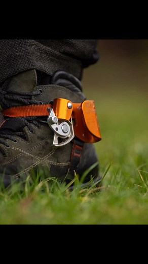 Rope_access_world🌍 on Instagram: "CT Quick Step-A Foot Ascender… Does what it says on the tin - for right or left foot, just pick your orientation at check out. Key things: ▪️Cam / lever mechanism fully integrated into the body ▪️Self-cleaning cam that enables the functioning even on dirty or icy ropes ▪️Fully adjustable webbing for the correct positioning on the boot ▪️Reinforcement on the lower side with a tubular webbing ▪️Ideal for working at height and tree climbing, it is equipped with an