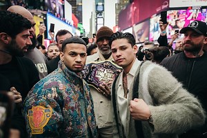 Questions surrounding Times Square card are answered on ‘BoxingScene Today’