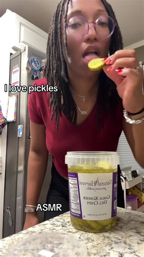 I love these pickles 🥒 #asmr #pickles #garlicpickles #crunchy