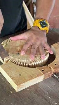 Look at him making wooden plates with a table saw #woodworking #wood