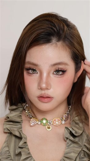 An easy Asian freckle makeup look you can master at a glance!#MakeupTutorial #BeginnerMakeup