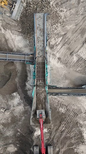 78K views · 1.1K reactions | Powerscreen Warrior 1400X processing bank run!  #powerscreen #screener #crusher #screening #crushing #crushingandscreening #jawcrusher #materialprocessing #heavyequipment #dirt #rocks #limestone #clay #mulch #soil #aggregates | Powerscreen of Florida | Facebook