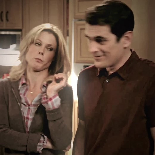 Claire Dunphy Edits: Captivating Moments from Modern Family