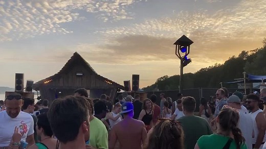 Danke für diesen großartigen Festival-Restart am Strand 🔥 Heute geht es in die nächste Runde beim Burning Beach mit Monika Kruse, Oliver Huntemann, Gregor Tresher, Andreas Henneberg uvm. Tickets gibt es an der Tageskasse! | Burning Beach