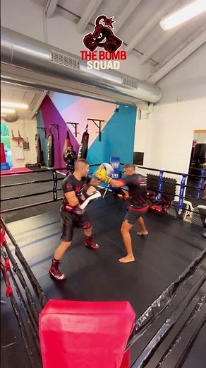 Potenza e tecnica: sessione di pad work con il coach Simone🥊