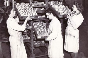 22 classic photos of famous Sheffield street showing how it has evolved over the years