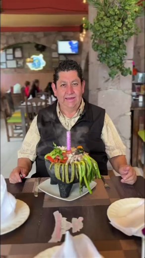 🎉🎂 ¡Festeja tu cumpleaños en grande! 🎂🎉 Reúne a tu banda, ven con 6 personas y en La Trucha Alegre 🔥 TE REGALAMOS un molcajete especial 🔥 Porque tu día merece sabor, fiesta y un recuerdo inolvidable. 📍 Calle Pueblita Sur 31, Col. Poetas, Zitácuaro, Mich. Esq. Nicolás Guillén, frente al OXXO de la clínica ISSSTE 📞 715 113 4962 | 715 153 9809 🎥 Etiqueta a tus amigos y arma el plan hoy mismo. #FYP #ParaTi #Viral #Cumpleaños #Zitácuaro