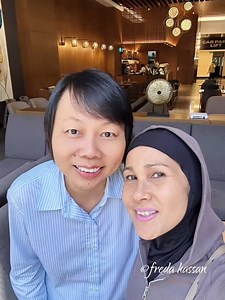 2.3K views · 234 reactions | Freda kembali untuk Anda dan Lagu. Mungkin lagu Cinta Palsu dari Quinary M menjadi pilihan anda Sabtu ini? Freda abadikan kenangan manis bersama pelantun Hajjah Mazuin Hamzah yang dirindui oleh peminat-peminatnya termasuk pendengar kami. Semoga terubat rindu anda pada beliau.  #WARNA942 #AndaDanLagu | Mediacorp WARNA 942 | Facebook