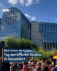Am 26. August 2023 war „Tag des offenen Studios“ von WDR und ZDF in Düsseldorf. Die Besucher:innen konnten hinter die Kulissen des Funkhauses im Düsseldorfer Medienhafen blicken, bekamen Führungen durch Studios sowie Regieräume und konnten direkt an Ständen mit den Macher:innen der Programme ins Gespräch kommen. Es wurde außerdem gesungen, getanzt und natürlich war auch die Maus vor Ort. | WDR