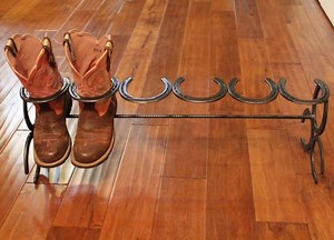 BOOT HOLDER made from HORSESHOES!! 🐴🐎🐴 We Love this idea!!! Thoughts? Get one here: http://rstyle.me/n/bysscrb6dpf | Recipes From Heaven
