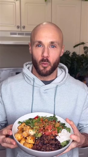 Want meals like this? Comment MEALS and I’ll send you the link to my ebook bundle, on sale for $14 (50% off)! You’ll get 90 vegan recipes, including lots of high protein options. Thanks to everyone who has already purchased it! 👊 #easyveganrecipes #plantbasedmeals #highproteinvegan | Simnett Nutrition