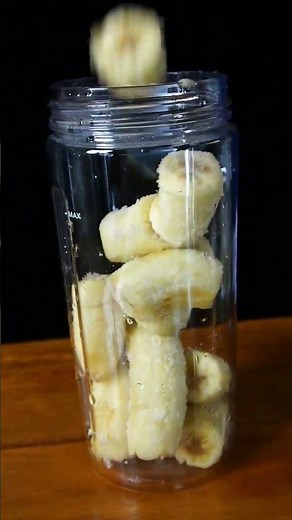 XuASMR 🍌 Icy Crunchy Frozen Banana Smoothie Making ASMR