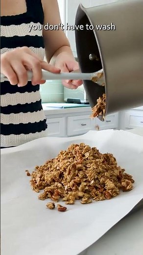 Easy Homemade Maple Pecan Granola | Copycat Trader Joe's Granola Recipe | The Floral Apron