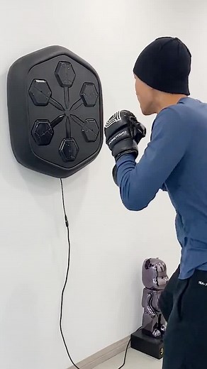 This time it’s a toy that real men should play with and will make tou sweat in three minutes.#boxingmachine #fyp #hit #music #boxing #boxingmachinetrend #sport #viral #strongman #wwe #allenboxing