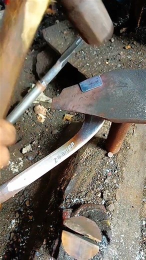 8.2K views · 29 reactions | A skilled blacksmith craftsman in shaping the rubber tapping blade ⚒️ #blacksmith #blacksmithing #traditionalcrafts #americancrafts #usa @sorotan | Iga Mawarni | Facebook