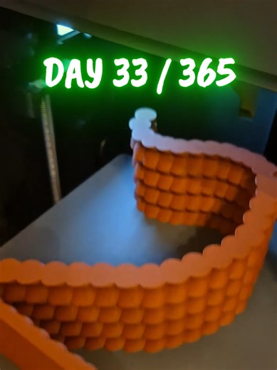 Day 33 / 365: designing and 3D printing daily – Heart Headphone Stand This heart-shaped headphone stand is a functional desk accessory designed to hold over-ear headphones while doubling as a decorative object. The stand is built entirely from repeating heart shapes, creating a playful and recognizable form. When viewed from the side, the structure also resembles half of a heart, giving the design an extra visual detail from different angles. The goal of this design was to turn a practical desk 