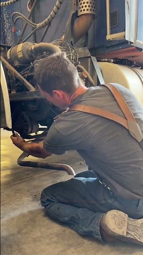 How to install compressor belt on Thermal King TriPac APU #shorts