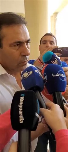 #Atención 🚜 Luego de una reunión con los líderes campesinos y el IGAC, el gobernador de Santander, Juvenal Díaz Mateus, confirmó que se firmó un acta con los líderes de la protesta en el departamento y se llegó a un acuerdo para levantar los bloqueos. Se espera ahora la reunión con el ministro del Interior, Armando Benedetti, para dar a conocer lo negociado 🤝
