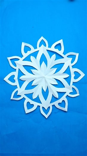 ❄️ Beautiful Paper Snowflake Cutting – Easy DIY Craft! #shorts #papercraft #snowflakes