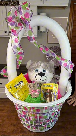 Beach bunny basket I show you how to make a fun beach themed Easter basket! #easterbunny #beach #gift #crafts | Windy M
