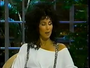 Elton John & Cher on The Late Show Starring Joan Rivers (1986) – Interview and Performances A rare and historically important television appearance took place on 9 October 1986, when Elton John and Cher appeared together on the debut episode of The Late Show Starring Joan Rivers, broadcast in the United States on the Fox network. The program aired in the late-night slot, around 11:00 p.m. (Eastern Time), as part of Fox’s original launch programming. During the episode, Elton John was interviewed