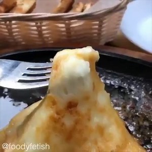 - Flaming greek cheese....omg 😍🔥🧀 Credit_ Foody Fetish | Hellenic World