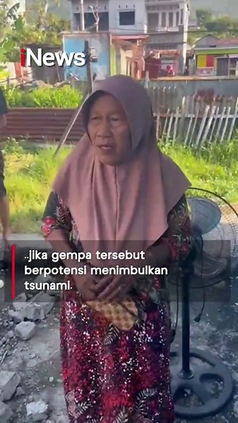 Gempa bumi magnitudo 7,6 terdeteksi di wilayah Kota Bitung, Sulawesi Utara, Kamis (2/4/2026) pagi. Guncangan yang berlangsung lebih dari 1 menit itu sangat terasa di Kota Manado. 1 orang dilaporkan meninggal akibat tertimpa reruntuhan. Kuatnya getaran gempa membuat sejumlah warga berhamburan keluar rumah untuk menghindari dampak buruk. Dari video yang beredar terlihat teriakan kepanikan hingga suara isakan tangis warga. Warga juga menyampaikan sejumlah rumah rusak akibat guncangan hebat yang ter