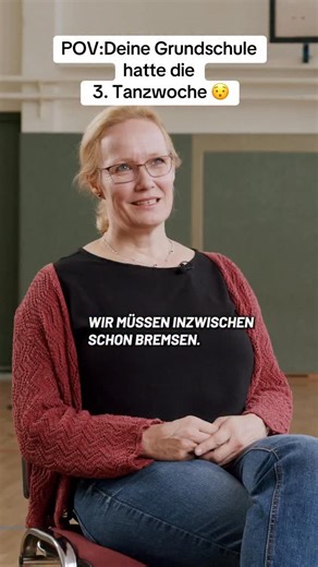 Patrick Decavele - Wir bewegen Schule on Instagram: "POV:Du hattest gerade die 3. Tanzwoche an deiner Grundschule: Anke Brie hat jetzt schon die dritte Tanzwoche + einen Schultanz bei uns gemacht - und erzählt von Sachen, die sie selbst nicht erwartet hätte. Die Kinder tanzen in jeder Hofpause. Sportlehrer werden gefragt, ob man Tanzen nicht öfter in den Unterricht einbauen kann. Neue Erstklässler bekommen eine kleine Tanzaufführung. Lehrer werden mit Tanz verabschiedet. Mehr Bewegung in den Pau