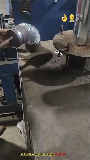 Steel pipe bending machine in elbow shape