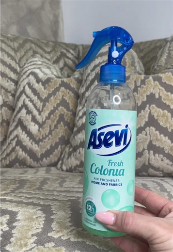 Sunday resets just hit different when the house smells like this. ✨ Bringing that Spanish summer vibe indoors with my favorite Asevi Colonia spray. There is honestly nothing better than fresh linens and a clean breeze. Now, time to light a candle and actually enjoy the tidy space (for at least five minutes). 🍋🌿 #SundayReset #HomeFragrance #Asevi #CleanHome #InteriorVibes