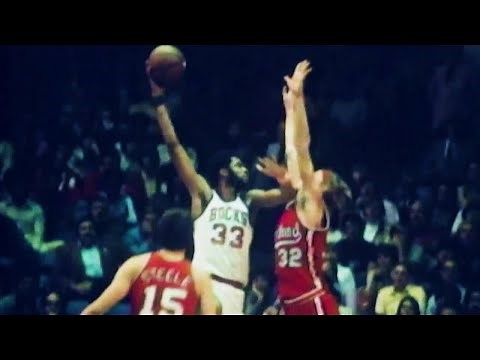 Kareem Abdul-Jabbar Signature Move "The Skyhook"