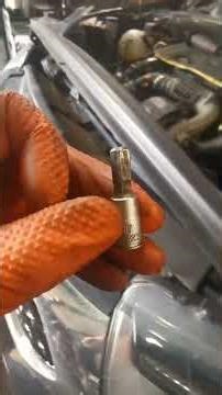 comment changer les amortisseurs Av sur Ds4 ou C4 et 308 ( parti 1)