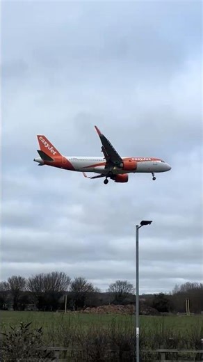 easyJet Airbus A320neo arrival into Southend. #aviation #southendairport #easyjet #airbusa320neo