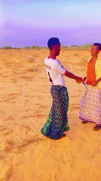 فيديوهات أنشأها salad calasoow (@saladcalasoow) باستخدام original sound - cabdulaahi yare😍