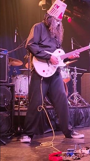 Buckethead shredding it at Praxis show 8/30/22