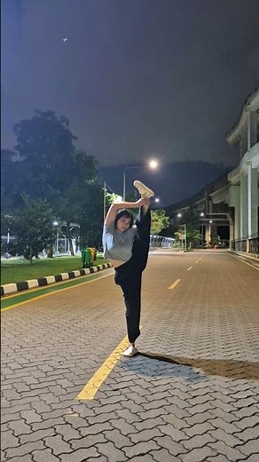 Standing split #split