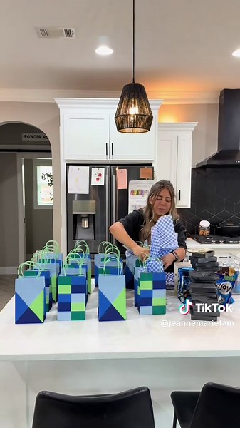 Code JEANNEMARIEFAM for an additional discount off @Ekster wallets!! 🩷