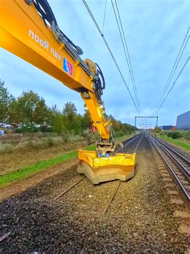 Revealing the Secrets of Track Maintenance! 🚂🔧 Witness the intricate process of railway track maintenance in this video... The level of care and precision involved is astonishing! Like & Subscribe for more amazing content! #creatorsearchinsights #fyp #maintenance #train