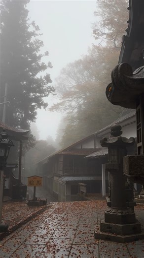 能勢妙見山 観光協会公式 | 御会式が終わり一段落。 気づくと妙見山は霧に包まれていました。 #妙見山 #霧に包まれて | Instagram