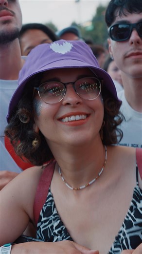 6.4K views · 72 reactions | Vampire Weekend + du soleil + des bons riffs de guitare = le bonheur à l'état pur   Théotime Massard, Studio Volume | Rock en Seine | Facebook