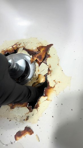 Bathtub Restoration: Transforming Rusted Surfaces