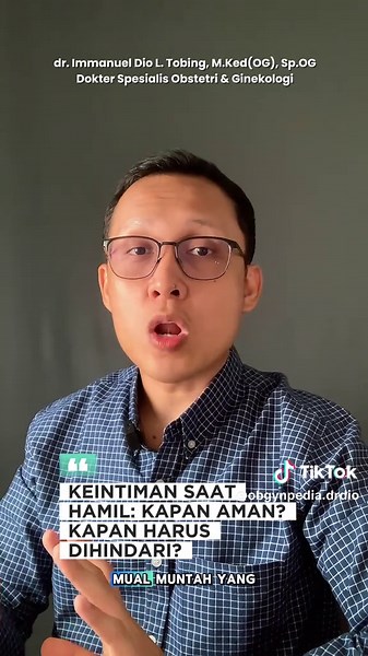 🤰🏻 APAKAH SAAT HAMIL MASIH BOLEH BERHUBUNGAN INTIM? Pertanyaan ini sangat sering ditanyakan pasangan suami istri, dan jawabannya: boleh, selama kondisi kehamilan normal dan sehat. Selama kehamilan berjalan baik, hubungan suami istri aman dilakukan — bahkan bisa bermanfaat secara emosional bagi pasangan. Tapi, ada juga kondisi-kondisi tertentu yang menjadi tanda untuk menghindari hubungan intim, seperti: 1. Plasenta previa 2. Ketuban pecah dini 3. Ancaman persalinan prematur 4. Perdarahan tanpa