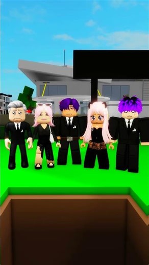 grandma started doing the chanel dance😱👻#robloxshorts #roblox