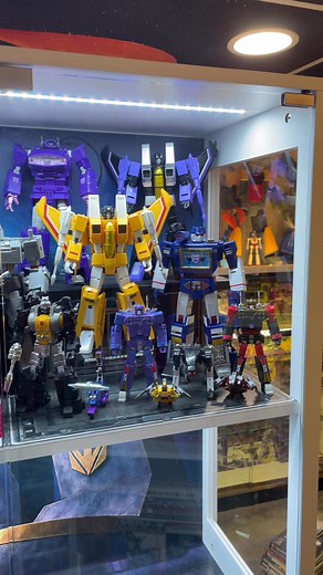 New shelves set up #autobots #decepticons #transformers #transformersg1 #morethanmeetstheeye #robotsindisguise | The Reflector Files