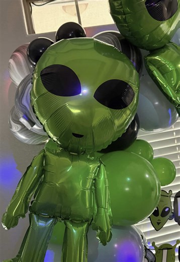 POV: Your son wants an Alien birthday 🤩👽 #AlienBalloon #AlienBirthday #TheBalloonArtistMom #3rdBirthday