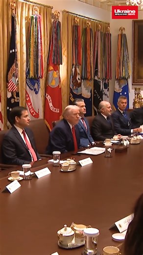 🇺🇸 Trump unusually did not allow journalists to ask questions during a Cabinet meeting — CNN After a 90-minute discussion focused on his administration’s achievements and remarks by Cabinet members, the White House chief wrapped up the meeting by thanking everyone for their participation. Donald Trump did not address Homeland Security Secretary Kristi Noem at any point. Earlier this week, Republicans criticized her following the killing of Alex Pretty by federal agents. For context, on January