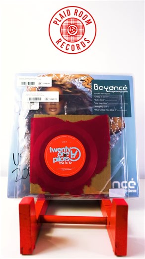 Glide through the highlights of Saturday's used drop as we listen to the bouncing keys of Okonski's "Easy" 🎹 These albums, and many more, will be in-store for digging at 11am on 2/28. Come see us in Loveland! #recordcollecting #recordcollection #usedrecords #twentyonepilots #beyoncé | Plaid Room Records